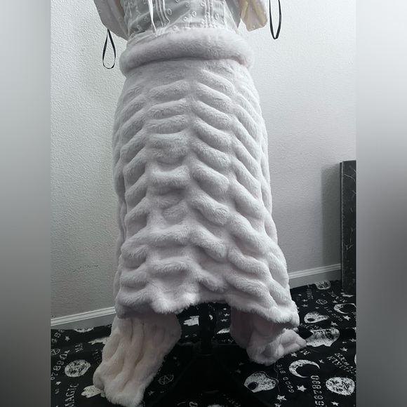 LeMode: faux fur skirt - Picture 3 of 5